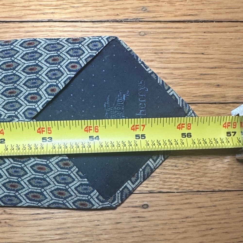 Vintage Burberry Navy and Beige Hexagonal Pattern Silk Tie - Picture 10 of 11